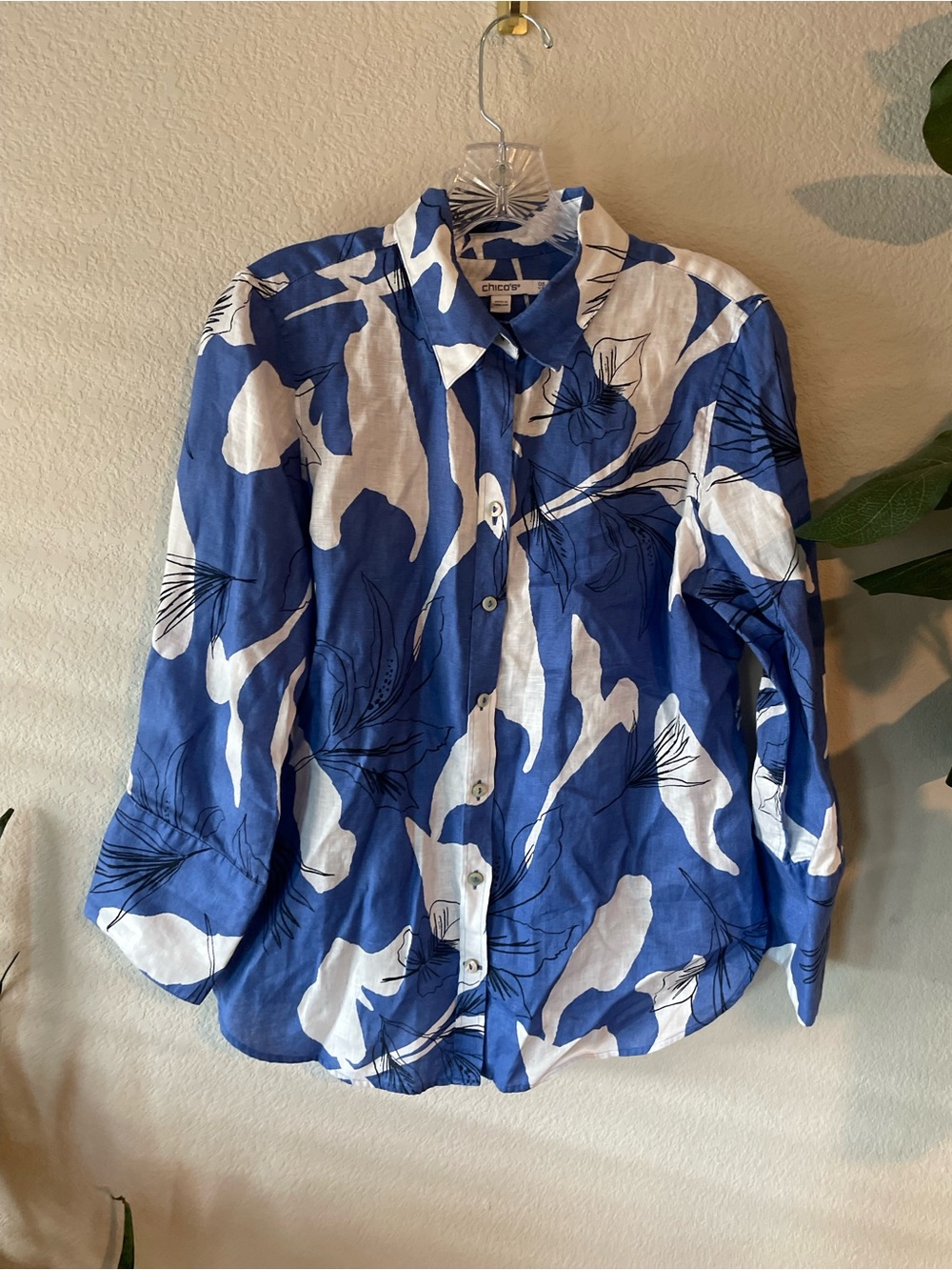 Chico's Blue & White Abstract Floral Button-Down Shirt